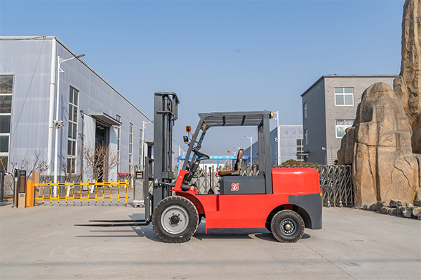 GLORYTECH CPC-26 Diesel Forklift photo 2
