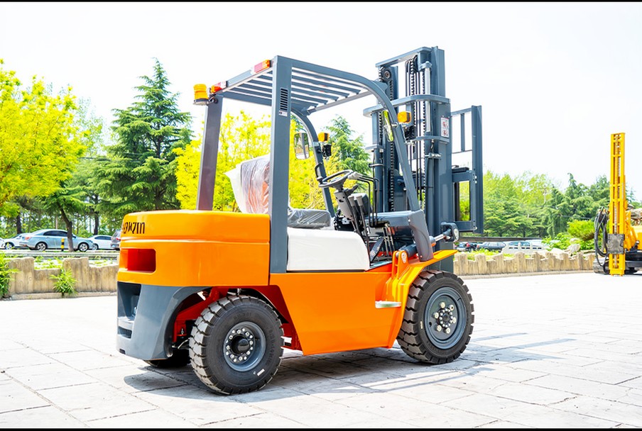GLORYTECH CPC-30 Diesel Forklift photo 3