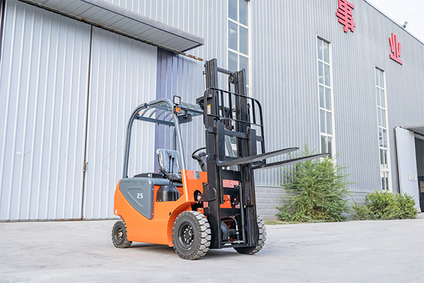 GLORYTECH CPD-25 Electric Forklift photo 2